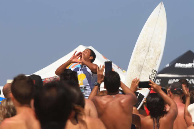 Piscina dos sonhos: Evandro Mesquita é surpreendido com projeto