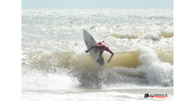 Super Surf em Maresias coroa Flavio Nakagima